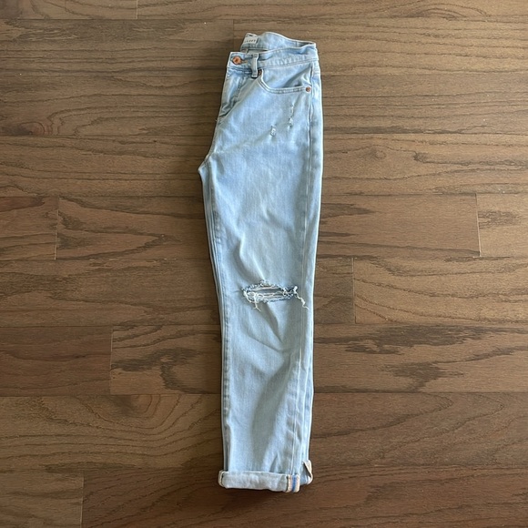 LOFT Petite Light Wash Girlfriend Distressed Denim - Size 0P - Picture 2 of 9
